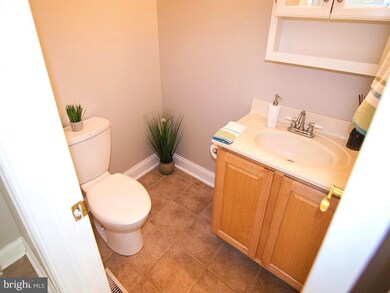 2408 Henson Dr, Marriottsville, MD 21104 - photo 4