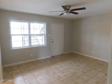 6795 Blocker St unit 5, Olive Branch, MS 38654 - photo 4