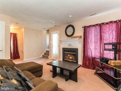 40 Lauren Ct unit 214, Levittown, PA 19057 - photo 2