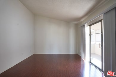 18444 Collins St unit 14, Los Angeles, CA 91356 - photo 6