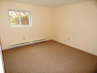 169 Capitol Hill Dr unit 169, Londonderry, NH 03053 - photo 5