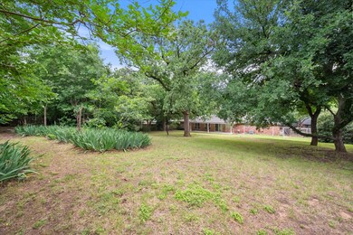 912 Overhill Dr, Bedford, TX 76022 - photo 7