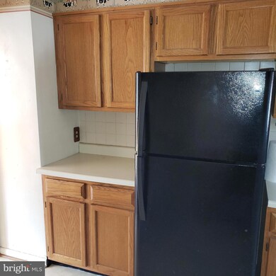 950 Circle Dr, Halethorpe, MD 21227 - photo 6