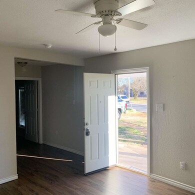 511 E Washington St, Denison, TX 75021 - photo 2