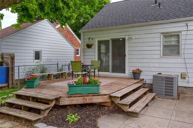 2604 48th St, Des Moines, IA 50310 - photo 5