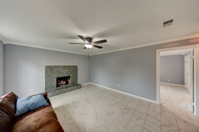 263 E Castle Harbour Dr, Friendswood, TX 77546 - photo 4