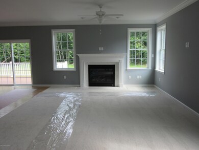 1139 Woodberry Dr, Mountain Top, PA 18707 - photo 4