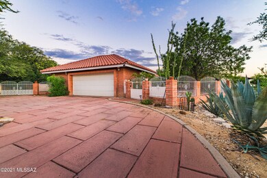 Garage & Driveway