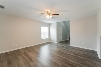 1402 Barras St, Alvin, TX 77511 - photo 4