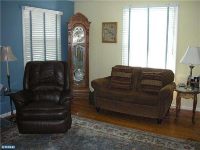 204 Louise Dr, Morrisville, PA 19067 - photo 3