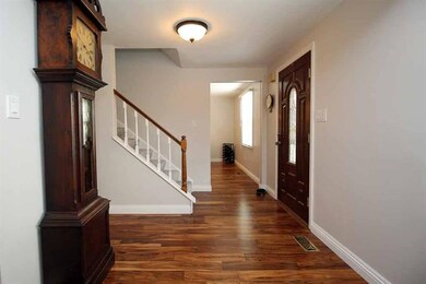 ENTRY / STEPS TO 2ND FLOOR