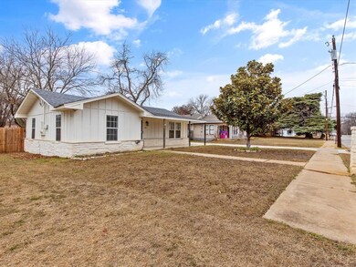211 Dixon St, Cleburne, TX 76033 - photo 5