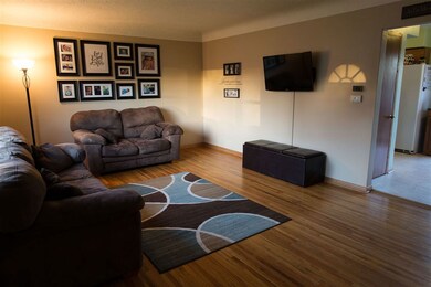 325 N Francis St, Cedar Falls, IA 50613 - photo 2