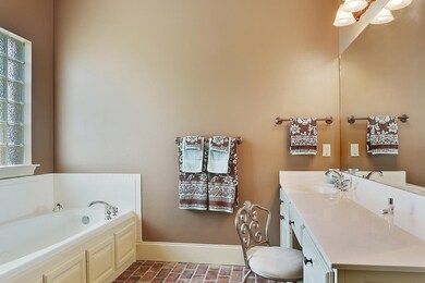 True his and hers areas plus a Jacuzzi tub with gl