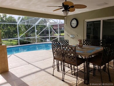 Salt water pool, screened pool/patio with paddle f