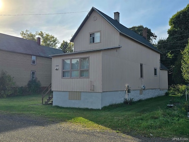 56711 Hecla St, Calumet, MI 49913 - photo 2