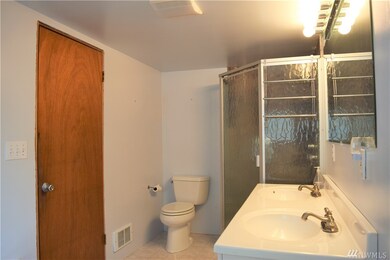 5220 E Grapeview Loop Rd, Allyn, WA 98524 - photo 4