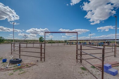 Round pen with lights