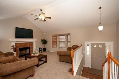 601 Forrest View Ct, Raymore, MO 64083 - photo 3