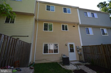 8658 Bent Arrow Ct, Springfield, VA 22153 - photo 3