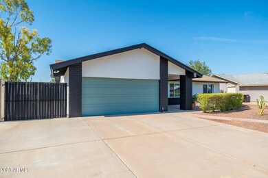 8715 E Amelia Ave - 02