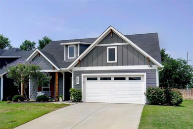 Craftsman house featuring a front yard