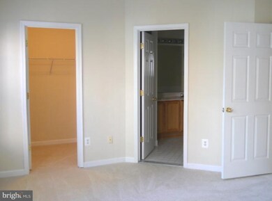 47827 Scotsborough Square unit 124, Sterling, VA 20165 - photo 5