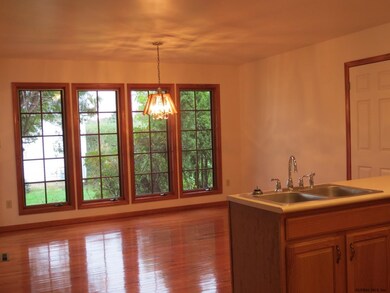 2 Robert Ln, Rensselaer, NY 12144 - photo 4