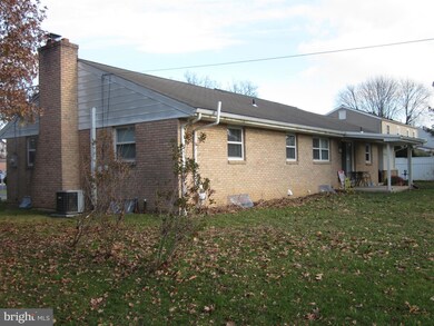 34 W 3rd St, Hershey, PA 17033 - photo 6