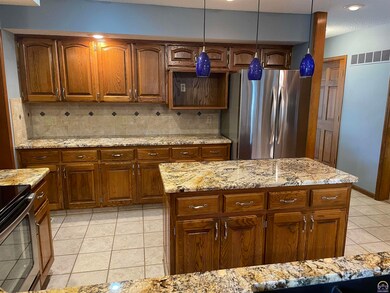 3443 SW Brandywine Ct, Topeka, KS 66614 - photo 6