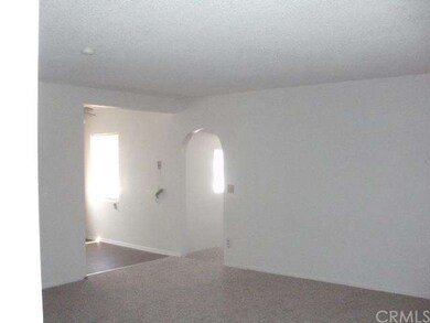 Large Livingroom and doorway to extra room with fi