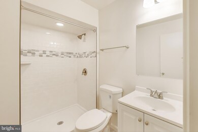 18 Indian Hills Ct, Derwood, MD 20855 - photo 4