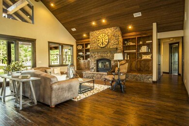 FR - Livingroom #1 - DSC_4086