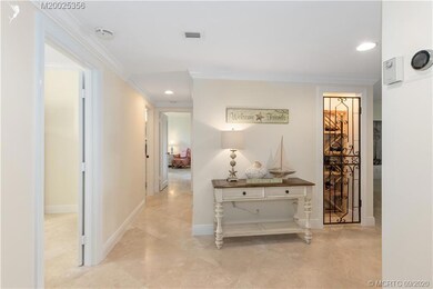 unit foyer