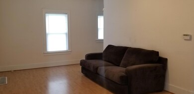 112 9th living2