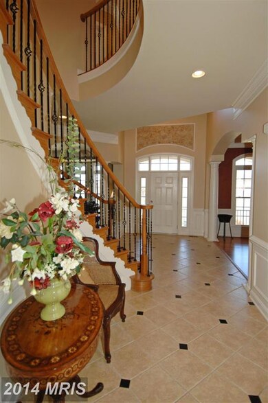 35550 Greyfriar Dr, Round Hill, VA 20141 - photo 3