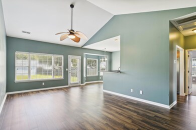 main_level-living_room-dsc6117