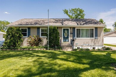 1635 10th St NW, Cedar Rapids, IA 52405 - photo 3