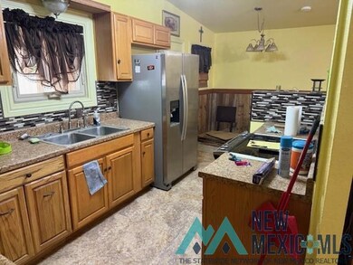 211 N Elm St, Carlsbad, NM 88220 - photo 3