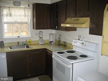 172 B Leed's Court We, Warrenton, VA 20186 - photo 2