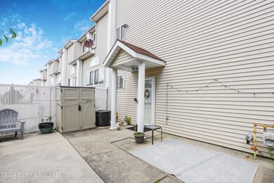 703 Correll Ave, Staten Island, NY 10309 - photo 4