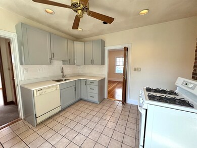 44 Peirce St unit 2, Arlington, MA 02476 - photo 3