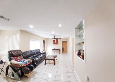 10334 Southport Dr, Houston, TX 77089 - photo 5