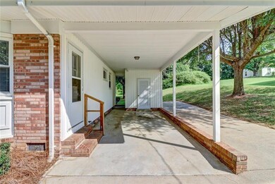 543 E Morehead St, Reidsville, NC 27320 - photo 5