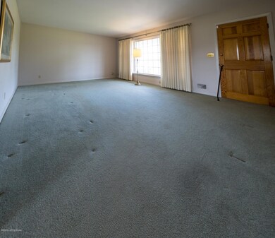 9300 Thixton Ln, Louisville, KY 40291 - photo 4