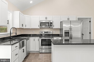 224 Latane Dr, Colonial Beach, VA 22443 - photo 4