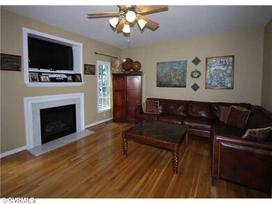 Den/Family/Great Room - Family room with wood floors