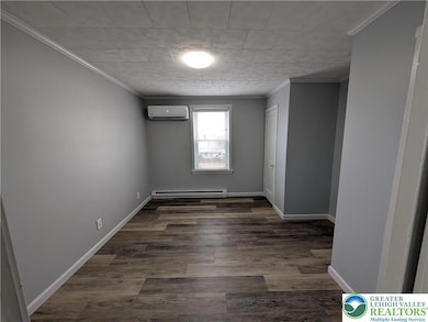 1111 Catasauqua Rd unit 2nd floor, Whitehall, PA 18052 - photo 4