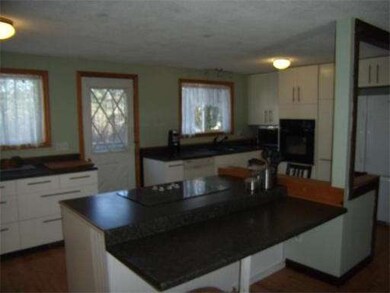 15 Cornish St, Carver, MA 02330 - photo 2