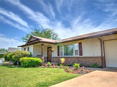 1217 E Monroe Dr, Shawnee, OK 74804 - photo 2
